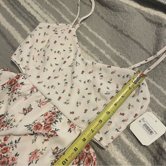 NWT Small pink floral mini dress with cutouts on the side - Picture 15 of 16